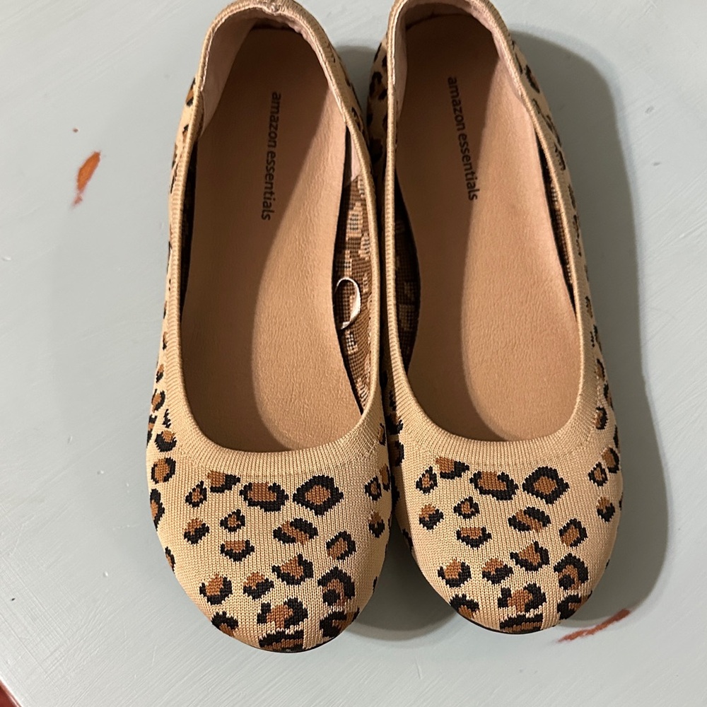 Amazon Essentials Tan and Brown Leopard Flats